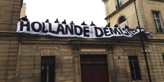 Hollande_demission_Solferino_26mai2013